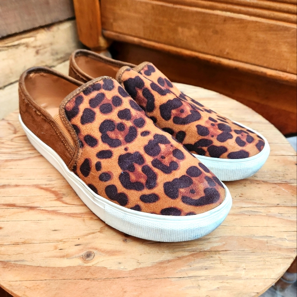 Cheetah canvas shoe